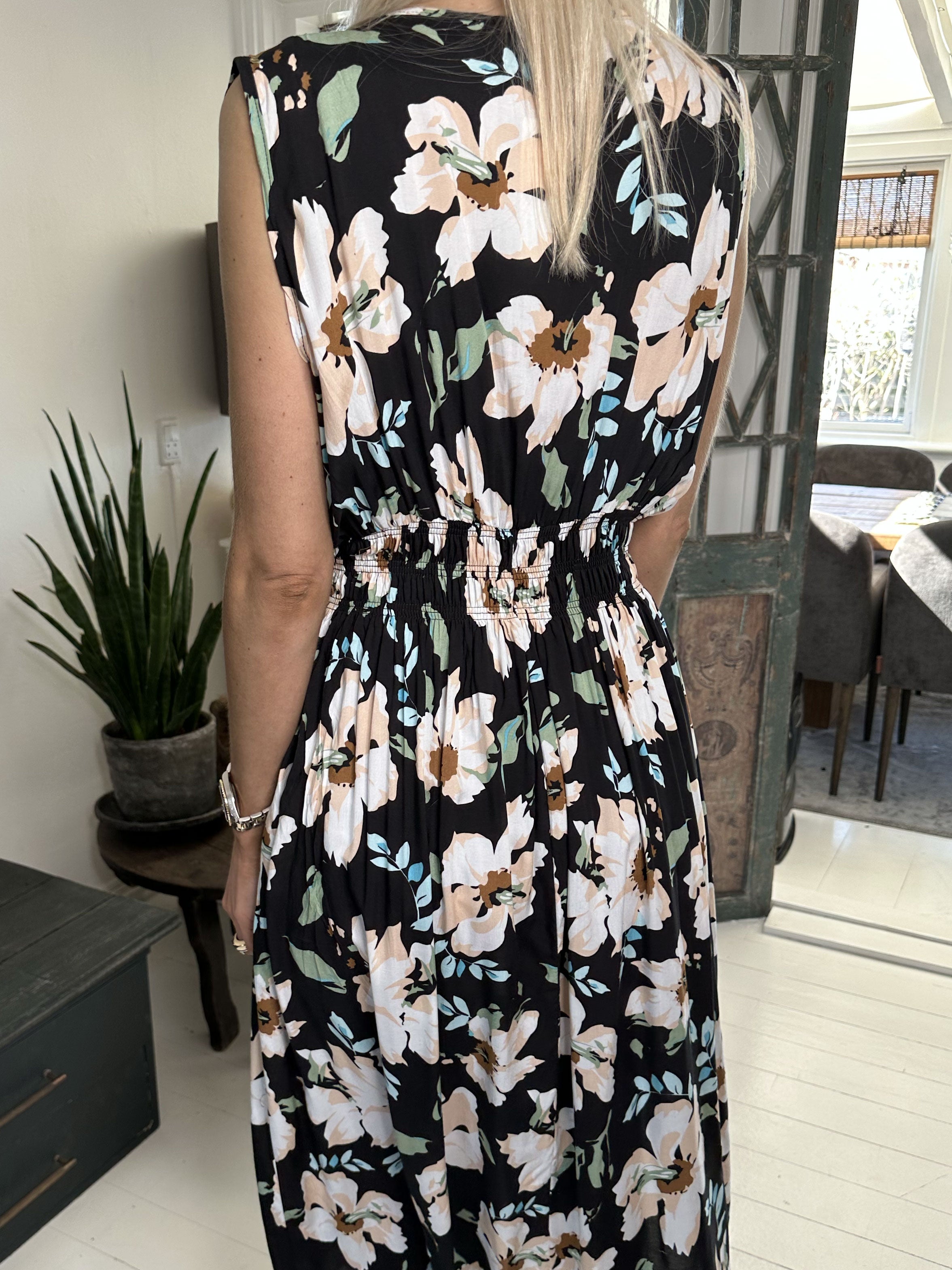 Izzy - Sød sommerkjole i bomuld med elastik i taljen